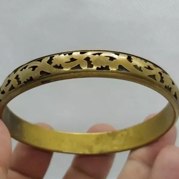 Vintage Gold-Tone Bracelet - Picture 5 of 6